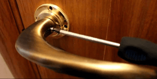 Замена дверного замка мастером компании door knob replacement